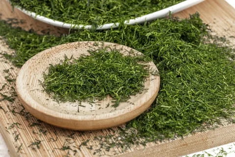 شوید خشک کوهی تهیه شده از گیاهان تازه کوهستانی